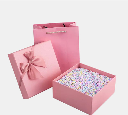 Paperboard Pink Magnetic Closure Gift Packing Box For Clothing Packaging Clamshell Design